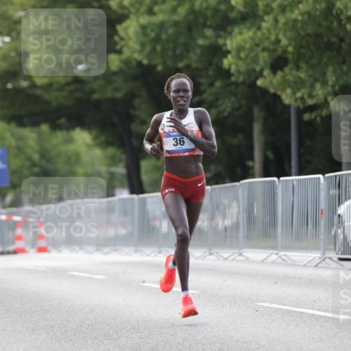 29.06.2025 - hella hamburg halbmarathon Jannik Wohlers http://msf.ph/oto/8153694 29.06.2025 09:34:58 Lombardsbrücke 29, 36, 43, 46, 48 meine-sportfotos.de