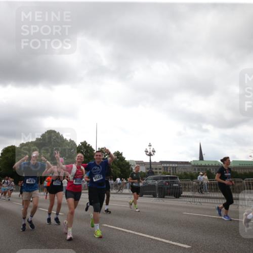 29.06.2025 - hella hamburg halbmarathon Jannik Wohlers http://msf.ph/oto/8153695 29.06.2025 10:51:06 Lombardsbrücke 1617, 1997, 2308, 2484, 2485, 2593, 2736, 2778, 4748, 4808, 4878, 5291, 5357, 5394, 5716, 5717, 6007, 6091, 6885, 6945, 6954, 6961, 7769, 7841, 7871, 7992, 8040, 8125, 8399, 8672, 9340, 9462, 9582, 9583, 9763, 10496, 11034, 11268, 11575, 11913, 12766, 13079, 13598, 13710, 13769, 15092, 15776, 16258, 16595, 16642, 16678, 16807, 17641, 19106 meine-sportfotos.de