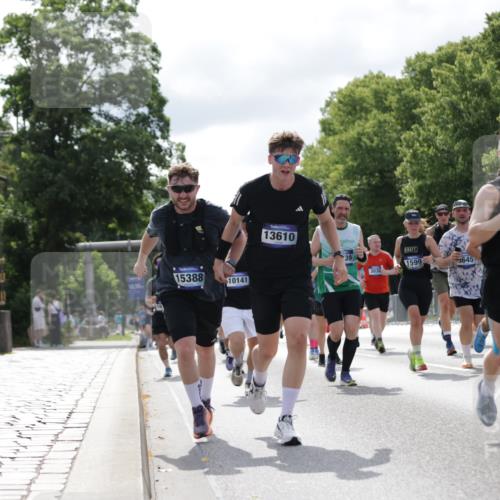 29.06.2025 - hella hamburg halbmarathon Jannik Wohlers http://msf.ph/oto/8153706 29.06.2025 10:15:56 Lombardsbrücke 1212, 1244, 1599, 2803, 2835, 3030, 3134, 3648, 4583, 4637, 5294, 6024, 7753, 8274, 8597, 8645, 8847, 9601, 9628, 9802, 9810, 9881, 10107, 10139, 10141, 10183, 10292, 10844, 10990, 11344, 11345, 11752, 12572, 13215, 13220, 13610, 13727, 15332, 15388, 15487, 15724, 16199, 16456, 16607, 16921, 17422, 17592, 17694, 17806, 17854, 17942, 18735 meine-sportfotos.de