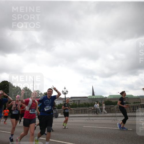 29.06.2025 - hella hamburg halbmarathon Jannik Wohlers http://msf.ph/oto/8153726 29.06.2025 10:51:06 Lombardsbrücke 1617, 1997, 2308, 2484, 2485, 2593, 2736, 2778, 4748, 4808, 4878, 5291, 5357, 5394, 5716, 5717, 6007, 6091, 6885, 6945, 6954, 6961, 7769, 7841, 7871, 7992, 8040, 8125, 8399, 8672, 9340, 9462, 9582, 9583, 9763, 10496, 11034, 11268, 11575, 11913, 12766, 13079, 13598, 13710, 13769, 15092, 15776, 16258, 16595, 16642, 16678, 16807, 17641, 19106 meine-sportfotos.de