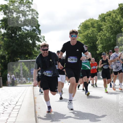 29.06.2025 - hella hamburg halbmarathon Jannik Wohlers http://msf.ph/oto/8153728 29.06.2025 10:15:56 Lombardsbrücke 1212, 1244, 1599, 2803, 2835, 3030, 3134, 3648, 4583, 4637, 5294, 6024, 7753, 8274, 8597, 8645, 8847, 9601, 9628, 9802, 9810, 9881, 10107, 10139, 10141, 10183, 10292, 10844, 10990, 11344, 11345, 11752, 12572, 13215, 13220, 13610, 13727, 15332, 15388, 15487, 15724, 16199, 16456, 16607, 16921, 17422, 17592, 17694, 17806, 17854, 17942, 18735 meine-sportfotos.de