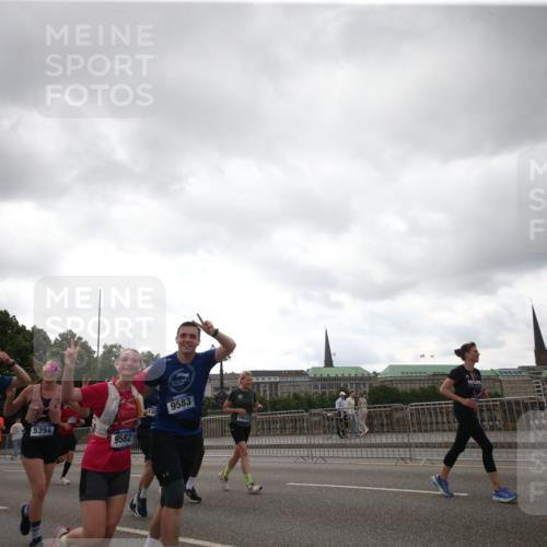 29.06.2025 - hella hamburg halbmarathon Jannik Wohlers http://msf.ph/oto/8153742 29.06.2025 10:51:07 Lombardsbrücke 1617, 1997, 2308, 2484, 2485, 2593, 2736, 2778, 4748, 4808, 4878, 5291, 5357, 5394, 5716, 5717, 6007, 6091, 6885, 6945, 6954, 6961, 7769, 7841, 7871, 7992, 8040, 8125, 8399, 8672, 9340, 9462, 9582, 9583, 9763, 10496, 11034, 11268, 11575, 11913, 12766, 13079, 13598, 13710, 13769, 15092, 15776, 16258, 16595, 16642, 16678, 16807, 17641, 19106 meine-sportfotos.de
