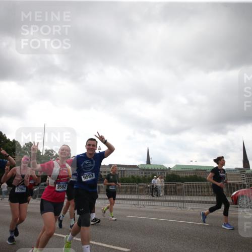 29.06.2025 - hella hamburg halbmarathon Jannik Wohlers http://msf.ph/oto/8153749 29.06.2025 10:51:07 Lombardsbrücke 1617, 1997, 2308, 2484, 2485, 2593, 2736, 2778, 4748, 4808, 4878, 5291, 5357, 5394, 5716, 5717, 6007, 6091, 6885, 6945, 6954, 6961, 7769, 7841, 7871, 7992, 8040, 8125, 8399, 8672, 9340, 9462, 9582, 9583, 9763, 10496, 11034, 11268, 11575, 11913, 12766, 13079, 13598, 13710, 13769, 15092, 15776, 16258, 16595, 16642, 16678, 16807, 17641, 19106 meine-sportfotos.de