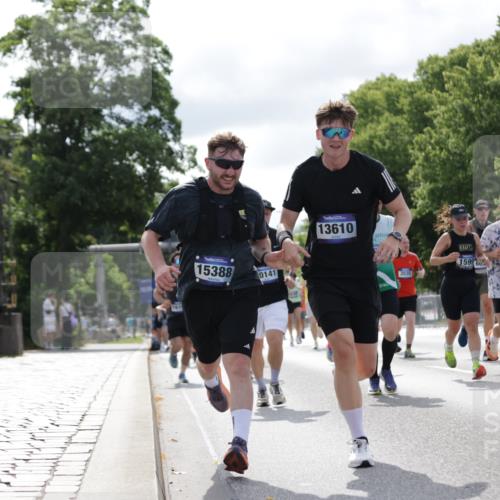 29.06.2025 - hella hamburg halbmarathon Jannik Wohlers http://msf.ph/oto/8153752 29.06.2025 10:15:56 Lombardsbrücke 1212, 1244, 1599, 2803, 2835, 3030, 3134, 3648, 4583, 4637, 5294, 6024, 7753, 8274, 8597, 8645, 8847, 9601, 9628, 9802, 9810, 9881, 10107, 10139, 10141, 10183, 10292, 10844, 10990, 11344, 11345, 11752, 12572, 13215, 13220, 13610, 13727, 15332, 15388, 15487, 15724, 16199, 16456, 16607, 16921, 17422, 17592, 17694, 17806, 17854, 17942, 18735 meine-sportfotos.de