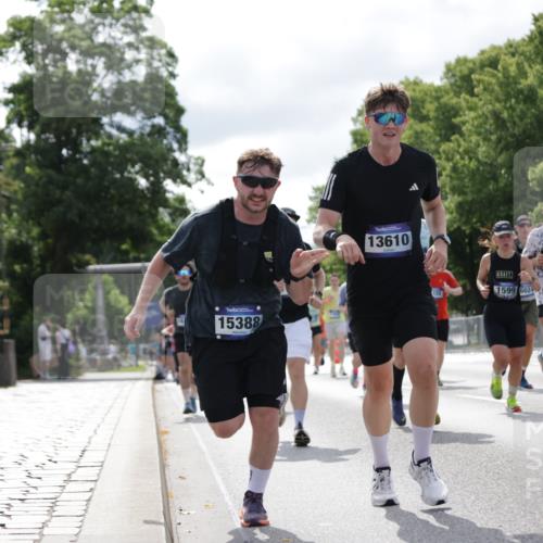 29.06.2025 - hella hamburg halbmarathon Jannik Wohlers http://msf.ph/oto/8153764 29.06.2025 10:15:56 Lombardsbrücke 1212, 1244, 1599, 2803, 2835, 3030, 3134, 3648, 4583, 4637, 5294, 6024, 7753, 8274, 8597, 8645, 8847, 9601, 9628, 9802, 9810, 9881, 10107, 10139, 10141, 10183, 10292, 10844, 10990, 11344, 11345, 11752, 12572, 13215, 13220, 13610, 13727, 15332, 15388, 15487, 15724, 16199, 16456, 16607, 16921, 17422, 17592, 17694, 17806, 17854, 17942, 18735 meine-sportfotos.de