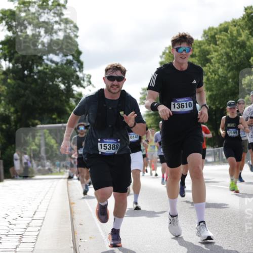 29.06.2025 - hella hamburg halbmarathon Jannik Wohlers http://msf.ph/oto/8153769 29.06.2025 10:15:56 Lombardsbrücke 1212, 1244, 1599, 2803, 2835, 3030, 3134, 3648, 4583, 4637, 5294, 6024, 7753, 8274, 8597, 8645, 8847, 9601, 9628, 9802, 9810, 9881, 10107, 10139, 10141, 10183, 10292, 10844, 10990, 11344, 11345, 11752, 12572, 13215, 13220, 13610, 13727, 15332, 15388, 15487, 15724, 16199, 16456, 16607, 16921, 17422, 17592, 17694, 17806, 17854, 17942, 18735 meine-sportfotos.de