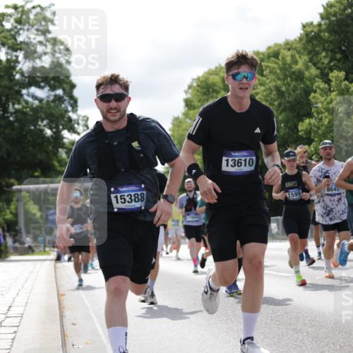 29.06.2025 - hella hamburg halbmarathon Jannik Wohlers http://msf.ph/oto/8153783 29.06.2025 10:15:56 Lombardsbrücke 1212, 1244, 1599, 2803, 2835, 3030, 3134, 3648, 4583, 4637, 5294, 6024, 7753, 8274, 8597, 8645, 8847, 9601, 9628, 9802, 9810, 9881, 10107, 10139, 10141, 10183, 10292, 10844, 10990, 11344, 11345, 11752, 12572, 13215, 13220, 13610, 13727, 15332, 15388, 15487, 15724, 16199, 16456, 16607, 16921, 17422, 17592, 17694, 17806, 17854, 17942, 18735 meine-sportfotos.de
