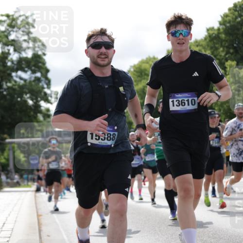 29.06.2025 - hella hamburg halbmarathon Jannik Wohlers http://msf.ph/oto/8153802 29.06.2025 10:15:57 Lombardsbrücke 1212, 1244, 1599, 2803, 2835, 3030, 3134, 3156, 3484, 3648, 4583, 4637, 5294, 6024, 7753, 8295, 8597, 8645, 8847, 9601, 9628, 9810, 9881, 10139, 10141, 10183, 10292, 10844, 10990, 11344, 11345, 11752, 12572, 13215, 13220, 13610, 13727, 13835, 14857, 15332, 15388, 15487, 15724, 16199, 16456, 16607, 16921, 17422, 17592, 17694, 17806, 17854, 17942, 18735 meine-sportfotos.de