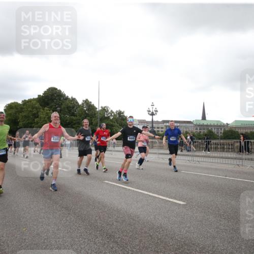29.06.2025 - hella hamburg halbmarathon Jannik Wohlers http://msf.ph/oto/8153810 29.06.2025 10:52:10 Lombardsbrücke 1369, 1826, 2362, 2420, 2528, 2983, 3140, 3227, 4591, 5360, 6671, 7511, 7735, 7812, 9068, 9070, 9103, 9731, 10080, 10392, 10600, 10879, 10928, 11084, 11297, 12546, 12994, 13207, 13208, 13305, 13677, 14424, 14704, 14893, 14897, 15205, 15447, 15906, 16053, 16056, 16984, 17002, 17050, 17359, 17896, 18106, 18115, 18633, 18645, 18751, 18997, 19063, 19097 meine-sportfotos.de