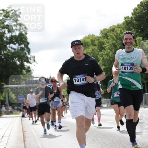 29.06.2025 - hella hamburg halbmarathon Jannik Wohlers http://msf.ph/oto/8153829 29.06.2025 10:15:58 Lombardsbrücke 1212, 1244, 1599, 2835, 3030, 3134, 3156, 3484, 3648, 4583, 4637, 5294, 6024, 7753, 8295, 8597, 8645, 8707, 8847, 9601, 9628, 9810, 9881, 10139, 10141, 10183, 10292, 10990, 11344, 11345, 11752, 12572, 13215, 13220, 13610, 13727, 13835, 14857, 15332, 15388, 15487, 16186, 16199, 16456, 16607, 16921, 17422, 17592, 17694, 17806, 17854, 17942, 18735 meine-sportfotos.de