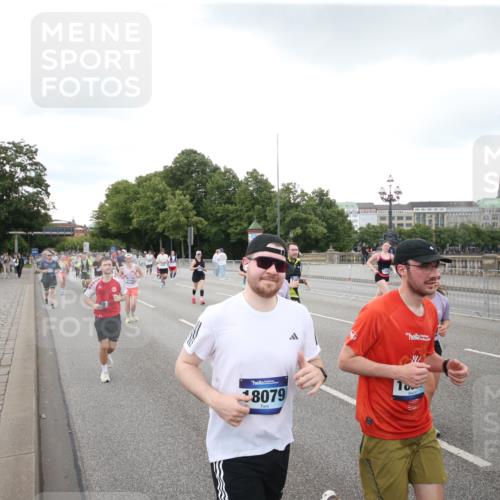 29.06.2025 - hella hamburg halbmarathon Jannik Wohlers http://msf.ph/oto/8153886 29.06.2025 10:53:13 Lombardsbrücke 1340, 1709, 1984, 2429, 3226, 4595, 4801, 5562, 5815, 5856, 5857, 6041, 6044, 6273, 6306, 6913, 6996, 7039, 7068, 7537, 7611, 7876, 7890, 8189, 9077, 9456, 9531, 9685, 9771, 9785, 11489, 11493, 11914, 12068, 12082, 12259, 12280, 12459, 13072, 13316, 13351, 14065, 14927, 15118, 15290, 15292, 15498, 15804, 15821, 15822, 16979, 17236, 17709, 18057, 18059, 18079, 18083, 18144, 18523, 18532, 18593, 18609, 18902 meine-sportfotos.de