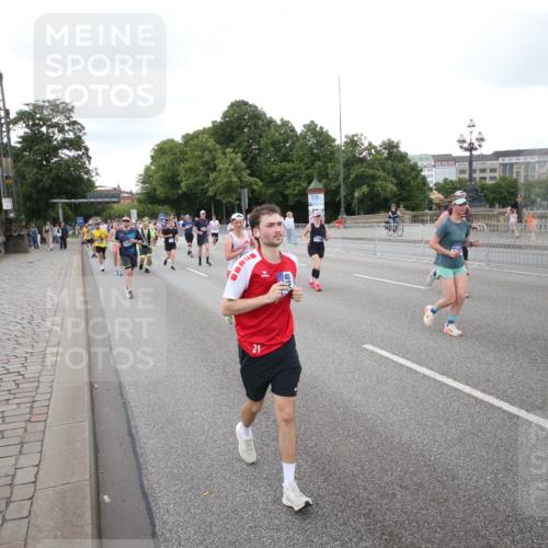 29.06.2025 - hella hamburg halbmarathon Jannik Wohlers http://msf.ph/oto/8153906 29.06.2025 10:53:15 Lombardsbrücke 1709, 1984, 2429, 3055, 3226, 4595, 4801, 5562, 5856, 5857, 6039, 6041, 6044, 6273, 6306, 6913, 6996, 7039, 7537, 7611, 7876, 7890, 9077, 9456, 9531, 9771, 9785, 11489, 11493, 11914, 12068, 12082, 12259, 12280, 12459, 13072, 13316, 13351, 14799, 14927, 15118, 15290, 15292, 15498, 15804, 15821, 15822, 16313, 16748, 16979, 17236, 17709, 18057, 18059, 18079, 18083, 18523, 18532, 18593, 18609, 18902 meine-sportfotos.de