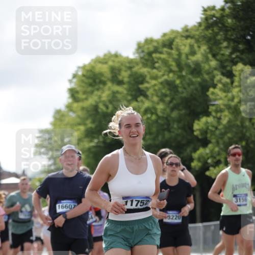 29.06.2025 - hella hamburg halbmarathon Jannik Wohlers http://msf.ph/oto/8153935 29.06.2025 10:16:03 Lombardsbrücke 1212, 1244, 1599, 2347, 3030, 3134, 3156, 3484, 3648, 3687, 4478, 4583, 5294, 6024, 6488, 7158, 7358, 7753, 8295, 8597, 8645, 8707, 8847, 9628, 9664, 9810, 10076, 10139, 10141, 10183, 10575, 11344, 11345, 11752, 12572, 12911, 13215, 13220, 13610, 13712, 13727, 13835, 14857, 15332, 15388, 15487, 16098, 16100, 16186, 16199, 16456, 16607, 16740, 17422, 17592, 17694, 17806, 17838, 17854, 17942 meine-sportfotos.de