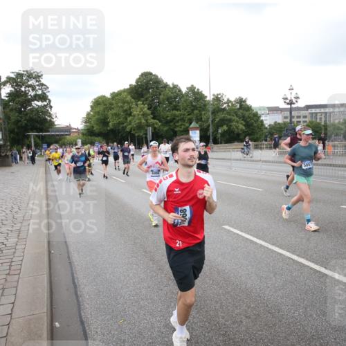 29.06.2025 - hella hamburg halbmarathon Jannik Wohlers http://msf.ph/oto/8153936 29.06.2025 10:53:15 Lombardsbrücke 1709, 1984, 2429, 3055, 3226, 4595, 4801, 5562, 5856, 5857, 6039, 6041, 6044, 6273, 6306, 6913, 6996, 7039, 7537, 7611, 7876, 7890, 9077, 9456, 9531, 9771, 9785, 11489, 11493, 11914, 12068, 12082, 12259, 12280, 12459, 13072, 13316, 13351, 14799, 14927, 15118, 15290, 15292, 15498, 15804, 15821, 15822, 16313, 16748, 16979, 17236, 17709, 18057, 18059, 18079, 18083, 18523, 18532, 18593, 18609, 18902 meine-sportfotos.de