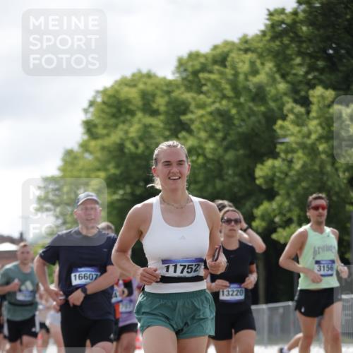 29.06.2025 - hella hamburg halbmarathon Jannik Wohlers http://msf.ph/oto/8153940 29.06.2025 10:16:03 Lombardsbrücke 1212, 1244, 1599, 2347, 3030, 3134, 3156, 3484, 3648, 3687, 4478, 4583, 5294, 6024, 6488, 7158, 7358, 7753, 8295, 8597, 8645, 8707, 8847, 9628, 9664, 9810, 10076, 10139, 10141, 10183, 10575, 11344, 11345, 11752, 12572, 12911, 13215, 13220, 13610, 13712, 13727, 13835, 14857, 15332, 15388, 15487, 16098, 16100, 16186, 16199, 16456, 16607, 16740, 17422, 17592, 17694, 17806, 17838, 17854, 17942 meine-sportfotos.de