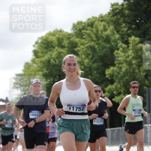 29.06.2025 - hella hamburg halbmarathon Jannik Wohlers http://msf.ph/oto/8153945 29.06.2025 10:16:03 Lombardsbrücke 1212, 1244, 1599, 2347, 3030, 3134, 3156, 3484, 3648, 3687, 4478, 4583, 5294, 6024, 6488, 7158, 7358, 7753, 8295, 8597, 8645, 8707, 8847, 9628, 9664, 9810, 10076, 10139, 10141, 10183, 10575, 11344, 11345, 11752, 12572, 12911, 13215, 13220, 13610, 13712, 13727, 13835, 14857, 15332, 15388, 15487, 16098, 16100, 16186, 16199, 16456, 16607, 16740, 17422, 17592, 17694, 17806, 17838, 17854, 17942 meine-sportfotos.de