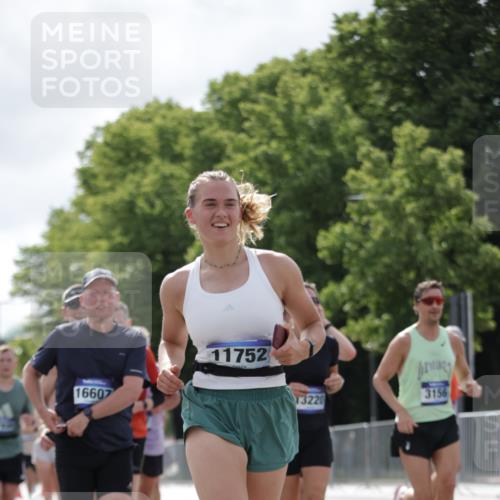 29.06.2025 - hella hamburg halbmarathon Jannik Wohlers http://msf.ph/oto/8153955 29.06.2025 10:16:03 Lombardsbrücke 1212, 1244, 1599, 2347, 3030, 3134, 3156, 3484, 3648, 3687, 4478, 4583, 5294, 6024, 6488, 7158, 7358, 7753, 8295, 8597, 8645, 8707, 8847, 9628, 9664, 9810, 10076, 10139, 10141, 10183, 10575, 11344, 11345, 11752, 12572, 12911, 13215, 13220, 13610, 13712, 13727, 13835, 14857, 15332, 15388, 15487, 16098, 16100, 16186, 16199, 16456, 16607, 16740, 17422, 17592, 17694, 17806, 17838, 17854, 17942 meine-sportfotos.de