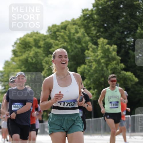 29.06.2025 - hella hamburg halbmarathon Jannik Wohlers http://msf.ph/oto/8153967 29.06.2025 10:16:03 Lombardsbrücke 1212, 1244, 1599, 2347, 3030, 3134, 3156, 3484, 3648, 3687, 4478, 4583, 5294, 6024, 6488, 7158, 7358, 7753, 8295, 8597, 8645, 8707, 8847, 9628, 9664, 9810, 10076, 10139, 10141, 10183, 10575, 11344, 11345, 11752, 12572, 12911, 13215, 13220, 13610, 13712, 13727, 13835, 14857, 15332, 15388, 15487, 16098, 16100, 16186, 16199, 16456, 16607, 16740, 17422, 17592, 17694, 17806, 17838, 17854, 17942 meine-sportfotos.de
