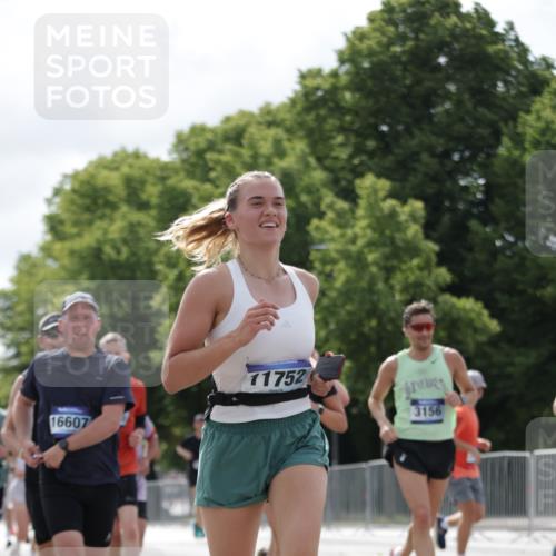 29.06.2025 - hella hamburg halbmarathon Jannik Wohlers http://msf.ph/oto/8153978 29.06.2025 10:16:03 Lombardsbrücke 1212, 1244, 1599, 2347, 3030, 3134, 3156, 3484, 3648, 3687, 4478, 4583, 5294, 6024, 6488, 7158, 7358, 7753, 8295, 8597, 8645, 8707, 8847, 9628, 9664, 9810, 10076, 10139, 10141, 10183, 10575, 11344, 11345, 11752, 12572, 12911, 13215, 13220, 13610, 13712, 13727, 13835, 14857, 15332, 15388, 15487, 16098, 16100, 16186, 16199, 16456, 16607, 16740, 17422, 17592, 17694, 17806, 17838, 17854, 17942 meine-sportfotos.de
