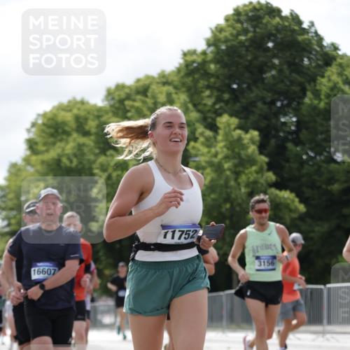 29.06.2025 - hella hamburg halbmarathon Jannik Wohlers http://msf.ph/oto/8153984 29.06.2025 10:16:03 Lombardsbrücke 1212, 1244, 1599, 2347, 3030, 3134, 3156, 3484, 3648, 3687, 4478, 4583, 5294, 6024, 6488, 7158, 7358, 7753, 8295, 8597, 8645, 8707, 8847, 9628, 9664, 9810, 10076, 10139, 10141, 10183, 10575, 11344, 11345, 11752, 12572, 12911, 13215, 13220, 13610, 13712, 13727, 13835, 14857, 15332, 15388, 15487, 16098, 16100, 16186, 16199, 16456, 16607, 16740, 17422, 17592, 17694, 17806, 17838, 17854, 17942 meine-sportfotos.de
