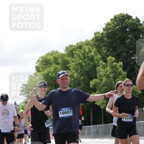 29.06.2025 - hella hamburg halbmarathon Jannik Wohlers http://msf.ph/oto/8154024 29.06.2025 10:16:04 Lombardsbrücke 1212, 1244, 1599, 2347, 2912, 3030, 3134, 3156, 3484, 3648, 3687, 4478, 4583, 5294, 6024, 6488, 7158, 7358, 7753, 8295, 8597, 8645, 8707, 8847, 8857, 9628, 9664, 9810, 10076, 10139, 10141, 10183, 10575, 11236, 11344, 11345, 11752, 12572, 12872, 12911, 13215, 13220, 13610, 13712, 13727, 13835, 13859, 14857, 15332, 15388, 15487, 16098, 16100, 16186, 16199, 16456, 16607, 16740, 17422, 17694, 17806, 17838, 17854, 17942 meine-sportfotos.de