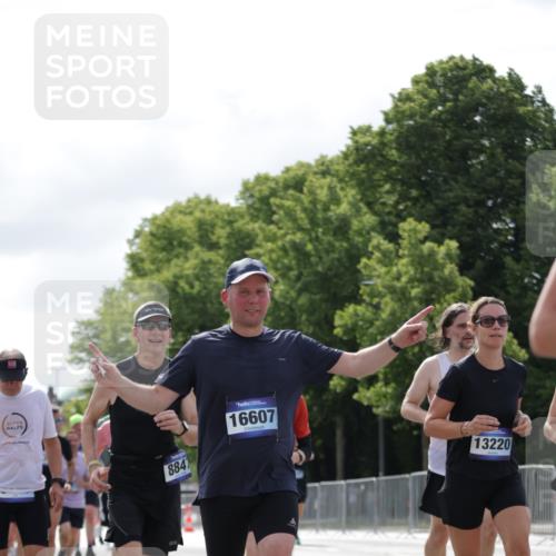 29.06.2025 - hella hamburg halbmarathon Jannik Wohlers http://msf.ph/oto/8154029 29.06.2025 10:16:04 Lombardsbrücke 1212, 1244, 1599, 2347, 2912, 3030, 3134, 3156, 3484, 3648, 3687, 4478, 4583, 5294, 6024, 6488, 7158, 7358, 7753, 8295, 8597, 8645, 8707, 8847, 8857, 9628, 9664, 9810, 10076, 10139, 10141, 10183, 10575, 11236, 11344, 11345, 11752, 12572, 12872, 12911, 13215, 13220, 13610, 13712, 13727, 13835, 13859, 14857, 15332, 15388, 15487, 16098, 16100, 16186, 16199, 16456, 16607, 16740, 17422, 17694, 17806, 17838, 17854, 17942 meine-sportfotos.de