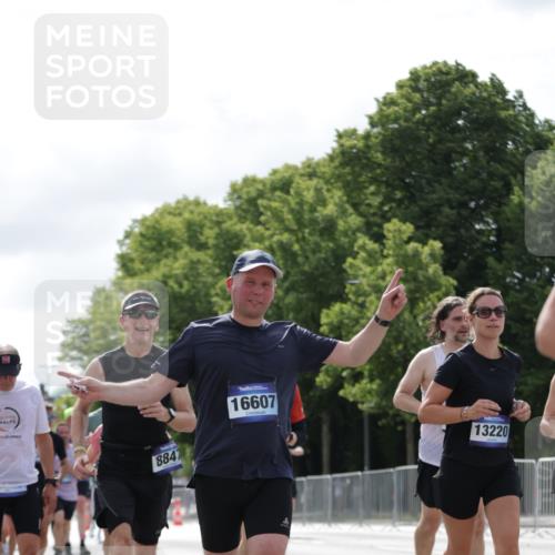 29.06.2025 - hella hamburg halbmarathon Jannik Wohlers http://msf.ph/oto/8154034 29.06.2025 10:16:04 Lombardsbrücke 1212, 1244, 1599, 2347, 2912, 3030, 3134, 3156, 3484, 3648, 3687, 4478, 4583, 5294, 6024, 6488, 7158, 7358, 7753, 8295, 8597, 8645, 8707, 8847, 8857, 9628, 9664, 9810, 10076, 10139, 10141, 10183, 10575, 11236, 11344, 11345, 11752, 12572, 12872, 12911, 13215, 13220, 13610, 13712, 13727, 13835, 13859, 14857, 15332, 15388, 15487, 16098, 16100, 16186, 16199, 16456, 16607, 16740, 17422, 17694, 17806, 17838, 17854, 17942 meine-sportfotos.de