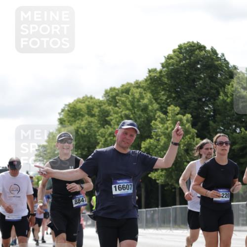 29.06.2025 - hella hamburg halbmarathon Jannik Wohlers http://msf.ph/oto/8154046 29.06.2025 10:16:04 Lombardsbrücke 1212, 1244, 1599, 2347, 2912, 3030, 3134, 3156, 3484, 3648, 3687, 4478, 4583, 5294, 6024, 6488, 7158, 7358, 7753, 8295, 8597, 8645, 8707, 8847, 8857, 9628, 9664, 9810, 10076, 10139, 10141, 10183, 10575, 11236, 11344, 11345, 11752, 12572, 12872, 12911, 13215, 13220, 13610, 13712, 13727, 13835, 13859, 14857, 15332, 15388, 15487, 16098, 16100, 16186, 16199, 16456, 16607, 16740, 17422, 17694, 17806, 17838, 17854, 17942 meine-sportfotos.de