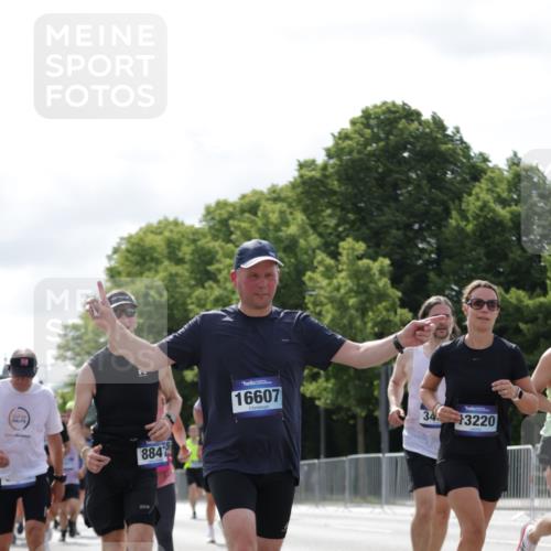 29.06.2025 - hella hamburg halbmarathon Jannik Wohlers http://msf.ph/oto/8154063 29.06.2025 10:16:05 Lombardsbrücke 1212, 1244, 1599, 1825, 2347, 2912, 3030, 3156, 3484, 3648, 3687, 4478, 4583, 5294, 6024, 6488, 7158, 7358, 7753, 8295, 8597, 8645, 8707, 8847, 8857, 9628, 9664, 9810, 10076, 10139, 10141, 10183, 10575, 11236, 11344, 11345, 11752, 12572, 12872, 12911, 13215, 13220, 13610, 13712, 13727, 13835, 13859, 14857, 15332, 15388, 15487, 16098, 16100, 16186, 16199, 16456, 16607, 16740, 17422, 17694, 17806, 17838, 17854, 17942 meine-sportfotos.de