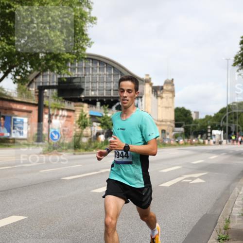 29.06.2025 - hella hamburg halbmarathon Yannick Fuchs http://msf.ph/oto/8154069 29.06.2025 10:12:11 20KM 3944, 11409, 11864 meine-sportfotos.de