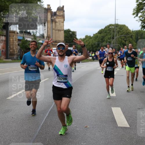 29.06.2025 - hella hamburg halbmarathon Yannick Fuchs http://msf.ph/oto/8154079 29.06.2025 10:37:51 20KM 3109, 3116, 3124, 3146, 3437, 3697, 3928, 4080, 4318, 6495, 7026, 7185, 7508, 7635, 8664, 9114, 10099, 10237, 10251, 10493, 11778, 12153, 12623, 12657, 12723, 12776, 13348, 13398, 13807, 13897, 14201, 14210, 14484, 14849, 15383, 15706, 15921, 15932, 16105, 16314, 16338, 16648, 16997, 17391, 17403, 18274, 18449, 18775, 19009, 19038, 19051, 19090, 19229 meine-sportfotos.de