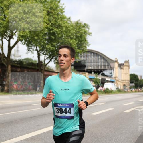29.06.2025 - hella hamburg halbmarathon Yannick Fuchs http://msf.ph/oto/8154082 29.06.2025 10:12:11 20KM 3944, 11409, 11864 meine-sportfotos.de