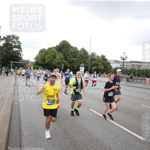 29.06.2025 - hella hamburg halbmarathon Jannik Wohlers http://msf.ph/oto/8154120 29.06.2025 10:53:20 Lombardsbrücke 1687, 1753, 2079, 2429, 3055, 4595, 4801, 5430, 5856, 5857, 6039, 6273, 6306, 6913, 6996, 7039, 7537, 7611, 7614, 7890, 9077, 9531, 9572, 9771, 11493, 12068, 12259, 12459, 13316, 14799, 14927, 15047, 15118, 15191, 15290, 15292, 15498, 15804, 15821, 15822, 16313, 16748, 17236, 17255, 17309, 17709, 18057, 18059, 18079, 18083, 18532, 18609, 18902 meine-sportfotos.de