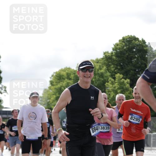 29.06.2025 - hella hamburg halbmarathon Jannik Wohlers http://msf.ph/oto/8154135 29.06.2025 10:16:06 Lombardsbrücke 1212, 1244, 1599, 1825, 2347, 2912, 3030, 3156, 3484, 3648, 3687, 4478, 4583, 5294, 6024, 6488, 7158, 7358, 7753, 8295, 8317, 8597, 8645, 8707, 8847, 8857, 9628, 9664, 9810, 10076, 10139, 10141, 10575, 11236, 11344, 11345, 11752, 12230, 12572, 12872, 12911, 13215, 13220, 13610, 13712, 13727, 13835, 13859, 14219, 14857, 15388, 16098, 16100, 16186, 16199, 16456, 16607, 16740, 17422, 17694, 17806, 17838, 17854, 17942 meine-sportfotos.de