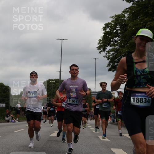 29.06.2025 - hella hamburg halbmarathon Yannick Fuchs http://msf.ph/oto/8154136 29.06.2025 10:57:47 20KM 1254, 1316, 1334, 1464, 1940, 2685, 4328, 5305, 5384, 7290, 8561, 9191, 10705, 10766, 11149, 11527, 11657, 11771, 12315, 12316, 12662, 13171, 13841, 14135, 14493, 15093, 15532, 15897, 16424, 16426, 16639, 16995, 17061, 17071, 17437, 17685, 17686, 17730, 17894, 18122, 18581, 18717 meine-sportfotos.de
