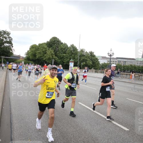 29.06.2025 - hella hamburg halbmarathon Jannik Wohlers http://msf.ph/oto/8154140 29.06.2025 10:53:20 Lombardsbrücke 1687, 1753, 2079, 2429, 3055, 4595, 4801, 5430, 5856, 5857, 6039, 6273, 6306, 6913, 6996, 7039, 7537, 7611, 7614, 7890, 9077, 9531, 9572, 9771, 11493, 12068, 12259, 12459, 13316, 14799, 14927, 15047, 15118, 15191, 15290, 15292, 15498, 15804, 15821, 15822, 16313, 16748, 17236, 17255, 17309, 17709, 18057, 18059, 18079, 18083, 18532, 18609, 18902 meine-sportfotos.de