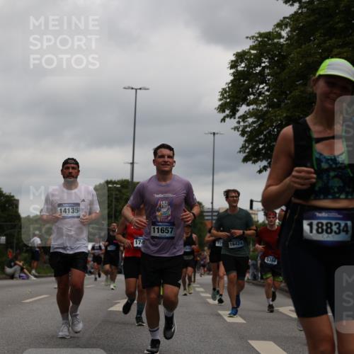 29.06.2025 - hella hamburg halbmarathon Yannick Fuchs http://msf.ph/oto/8154143 29.06.2025 10:57:47 20KM 1254, 1316, 1334, 1464, 1940, 2685, 4328, 5305, 5384, 7290, 8561, 9191, 10705, 10766, 11149, 11527, 11657, 11771, 12315, 12316, 12662, 13171, 13841, 14135, 14493, 15093, 15532, 15897, 16424, 16426, 16639, 16995, 17061, 17071, 17437, 17685, 17686, 17730, 17894, 18122, 18581, 18717 meine-sportfotos.de
