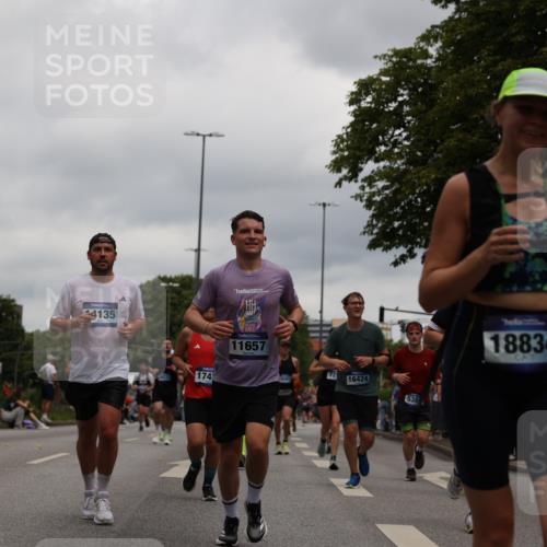 29.06.2025 - hella hamburg halbmarathon Yannick Fuchs http://msf.ph/oto/8154150 29.06.2025 10:57:47 20KM 1254, 1316, 1334, 1464, 1940, 2685, 4328, 5305, 5384, 7290, 8561, 9191, 10705, 10766, 11149, 11527, 11657, 11771, 12315, 12316, 12662, 13171, 13841, 14135, 14493, 15093, 15532, 15897, 16424, 16426, 16639, 16995, 17061, 17071, 17437, 17685, 17686, 17730, 17894, 18122, 18581, 18717 meine-sportfotos.de