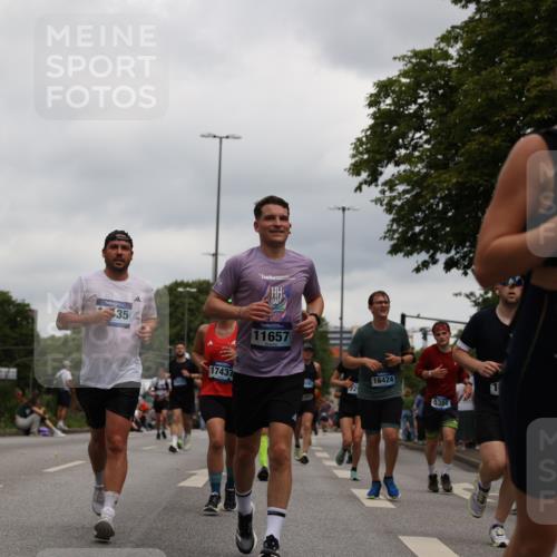 29.06.2025 - hella hamburg halbmarathon Yannick Fuchs http://msf.ph/oto/8154163 29.06.2025 10:57:47 20KM 1254, 1316, 1334, 1464, 1940, 2685, 4328, 5305, 5384, 7290, 8561, 9191, 10705, 10766, 11149, 11527, 11657, 11771, 12315, 12316, 12662, 13171, 13841, 14135, 14493, 15093, 15532, 15897, 16424, 16426, 16639, 16995, 17061, 17071, 17437, 17685, 17686, 17730, 17894, 18122, 18581, 18717 meine-sportfotos.de