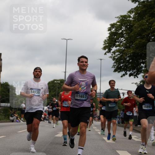 29.06.2025 - hella hamburg halbmarathon Yannick Fuchs http://msf.ph/oto/8154175 29.06.2025 10:57:47 20KM 1254, 1316, 1334, 1464, 1940, 2685, 4328, 5305, 5384, 7290, 8561, 9191, 10705, 10766, 11149, 11527, 11657, 11771, 12315, 12316, 12662, 13171, 13841, 14135, 14493, 15093, 15532, 15897, 16424, 16426, 16639, 16995, 17061, 17071, 17437, 17685, 17686, 17730, 17894, 18122, 18581, 18717 meine-sportfotos.de