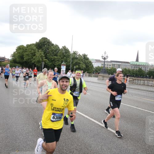 29.06.2025 - hella hamburg halbmarathon Jannik Wohlers http://msf.ph/oto/8154181 29.06.2025 10:53:20 Lombardsbrücke 1687, 1753, 2079, 2429, 3055, 4595, 4801, 5430, 5856, 5857, 6039, 6273, 6306, 6913, 6996, 7039, 7537, 7611, 7614, 7890, 9077, 9531, 9572, 9771, 11493, 12068, 12259, 12459, 13316, 14799, 14927, 15047, 15118, 15191, 15290, 15292, 15498, 15804, 15821, 15822, 16313, 16748, 17236, 17255, 17309, 17709, 18057, 18059, 18079, 18083, 18532, 18609, 18902 meine-sportfotos.de
