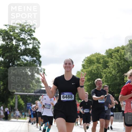 29.06.2025 - hella hamburg halbmarathon Jannik Wohlers http://msf.ph/oto/8154198 29.06.2025 10:16:10 Lombardsbrücke 1212, 1244, 1599, 1825, 2347, 2912, 3030, 3156, 3176, 3484, 3687, 4478, 5036, 5037, 6024, 6488, 7158, 7358, 7753, 8295, 8317, 8597, 8645, 8707, 8847, 8857, 9628, 9664, 9676, 9810, 10076, 10139, 10141, 10232, 10575, 11236, 11335, 11752, 12230, 12417, 12872, 12911, 13114, 13220, 13712, 13727, 13835, 13859, 14219, 14857, 16098, 16100, 16186, 16199, 16376, 16456, 16607, 16740, 16856, 17422, 17604, 17694, 17806, 17838, 17854, 17857, 17942 meine-sportfotos.de