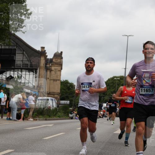 29.06.2025 - hella hamburg halbmarathon Yannick Fuchs http://msf.ph/oto/8154217 29.06.2025 10:57:48 20KM 1254, 1316, 1334, 1464, 2685, 4328, 5305, 5384, 7290, 8561, 9191, 10705, 10766, 11149, 11527, 11657, 11771, 12315, 12316, 12662, 13171, 13841, 14135, 14493, 15093, 15532, 15897, 16424, 16426, 16639, 16995, 17061, 17071, 17112, 17437, 17685, 17686, 17730, 17894, 18122, 18395, 18581, 18717 meine-sportfotos.de