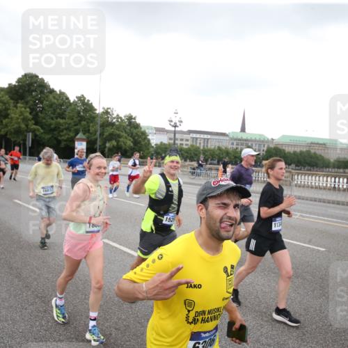 29.06.2025 - hella hamburg halbmarathon Jannik Wohlers http://msf.ph/oto/8154222 29.06.2025 10:53:21 Lombardsbrücke 1687, 1753, 2079, 2429, 3055, 4801, 5430, 5856, 5857, 5964, 6039, 6273, 6306, 6913, 6996, 7039, 7537, 7614, 7890, 8924, 9077, 9503, 9531, 9572, 9771, 11390, 11493, 12259, 12459, 13316, 14665, 14799, 14927, 15047, 15118, 15191, 15290, 15292, 15498, 15804, 15821, 15822, 16313, 16748, 17255, 17309, 17709, 18057, 18059, 18079, 18083, 18609, 18902 meine-sportfotos.de