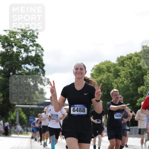 29.06.2025 - hella hamburg halbmarathon Jannik Wohlers http://msf.ph/oto/8154242 29.06.2025 10:16:10 Lombardsbrücke 1212, 1244, 1599, 1825, 2347, 2912, 3030, 3156, 3176, 3484, 3687, 4478, 5036, 5037, 6024, 6488, 7158, 7358, 7753, 8295, 8317, 8597, 8645, 8707, 8847, 8857, 9628, 9664, 9676, 9810, 10076, 10139, 10141, 10232, 10575, 11236, 11335, 11752, 12230, 12417, 12872, 12911, 13114, 13220, 13712, 13727, 13835, 13859, 14219, 14857, 16098, 16100, 16186, 16199, 16376, 16456, 16607, 16740, 16856, 17422, 17604, 17694, 17806, 17838, 17854, 17857, 17942 meine-sportfotos.de