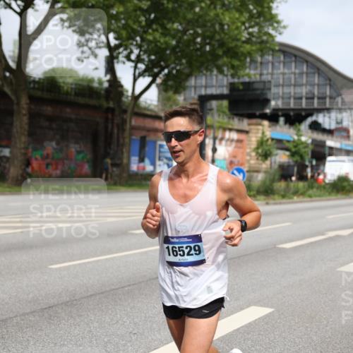 29.06.2025 - hella hamburg halbmarathon Yannick Fuchs http://msf.ph/oto/8154250 29.06.2025 10:12:53 20KM 4116, 16529, 18694 meine-sportfotos.de