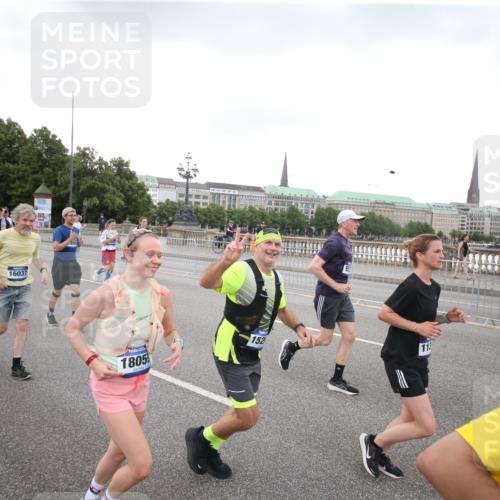 29.06.2025 - hella hamburg halbmarathon Jannik Wohlers http://msf.ph/oto/8154255 29.06.2025 10:53:21 Lombardsbrücke 1687, 1753, 2079, 2429, 3055, 4801, 5430, 5856, 5857, 5964, 6039, 6273, 6306, 6913, 6996, 7039, 7537, 7614, 7890, 8924, 9077, 9503, 9531, 9572, 9771, 11390, 11493, 12259, 12459, 13316, 14665, 14799, 14927, 15047, 15118, 15191, 15290, 15292, 15498, 15804, 15821, 15822, 16313, 16748, 17255, 17309, 17709, 18057, 18059, 18079, 18083, 18609, 18902 meine-sportfotos.de