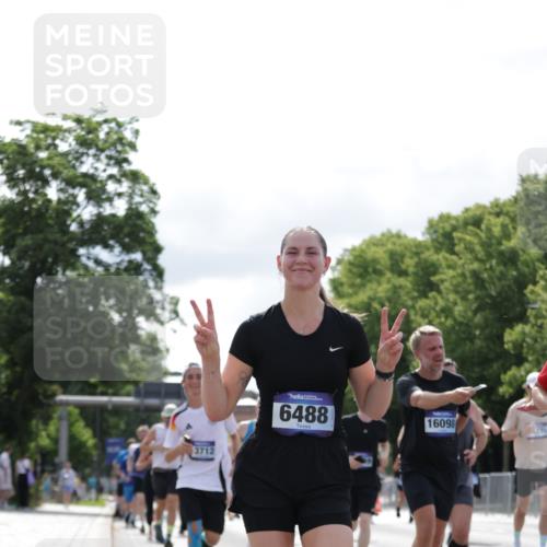 29.06.2025 - hella hamburg halbmarathon Jannik Wohlers http://msf.ph/oto/8154256 29.06.2025 10:16:10 Lombardsbrücke 1212, 1244, 1599, 1825, 2347, 2912, 3030, 3156, 3176, 3484, 3687, 4478, 5036, 5037, 6024, 6488, 7158, 7358, 7753, 8295, 8317, 8597, 8645, 8707, 8847, 8857, 9628, 9664, 9676, 9810, 10076, 10139, 10141, 10232, 10575, 11236, 11335, 11752, 12230, 12417, 12872, 12911, 13114, 13220, 13712, 13727, 13835, 13859, 14219, 14857, 16098, 16100, 16186, 16199, 16376, 16456, 16607, 16740, 16856, 17422, 17604, 17694, 17806, 17838, 17854, 17857, 17942 meine-sportfotos.de