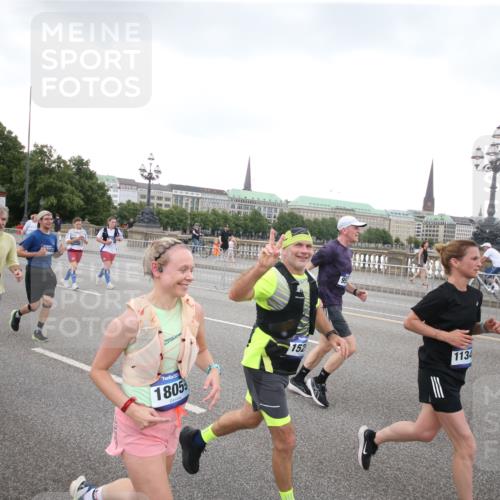 29.06.2025 - hella hamburg halbmarathon Jannik Wohlers http://msf.ph/oto/8154283 29.06.2025 10:53:21 Lombardsbrücke 1687, 1753, 2079, 2429, 3055, 4801, 5430, 5856, 5857, 5964, 6039, 6273, 6306, 6913, 6996, 7039, 7537, 7614, 7890, 8924, 9077, 9503, 9531, 9572, 9771, 11390, 11493, 12259, 12459, 13316, 14665, 14799, 14927, 15047, 15118, 15191, 15290, 15292, 15498, 15804, 15821, 15822, 16313, 16748, 17255, 17309, 17709, 18057, 18059, 18079, 18083, 18609, 18902 meine-sportfotos.de