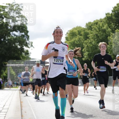 29.06.2025 - hella hamburg halbmarathon Jannik Wohlers http://msf.ph/oto/8154295 29.06.2025 10:16:12 Lombardsbrücke 1244, 1825, 2347, 2912, 3030, 3156, 3176, 3484, 3687, 4478, 5036, 5037, 6024, 6488, 7158, 7358, 8295, 8317, 8707, 8847, 8857, 9332, 9492, 9664, 9676, 9810, 10076, 10232, 10575, 11236, 11335, 11428, 11442, 11752, 12230, 12417, 12872, 12911, 13114, 13220, 13712, 13727, 13835, 13859, 14219, 14857, 15658, 15861, 16098, 16100, 16186, 16199, 16376, 16456, 16607, 16740, 16856, 17422, 17604, 17694, 17838, 17845, 17854, 17857, 17942 meine-sportfotos.de